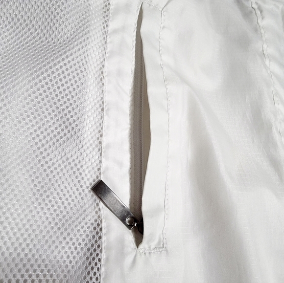 XNTRIK Lightweight Hooded Windbreaker Jacket - Picture 4 of 9